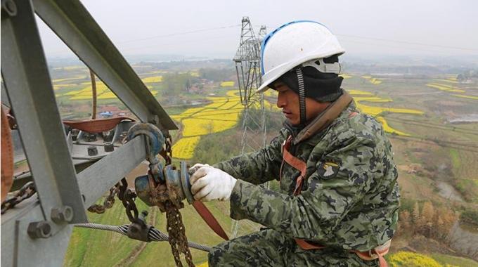 當鐵路與電網碰撞—蒙華鐵路穿越超高壓輸電線路